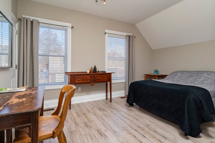 More Photos Of 6391 Main St, Whitchurch-Stouffville Storefront Retail Office For Sale