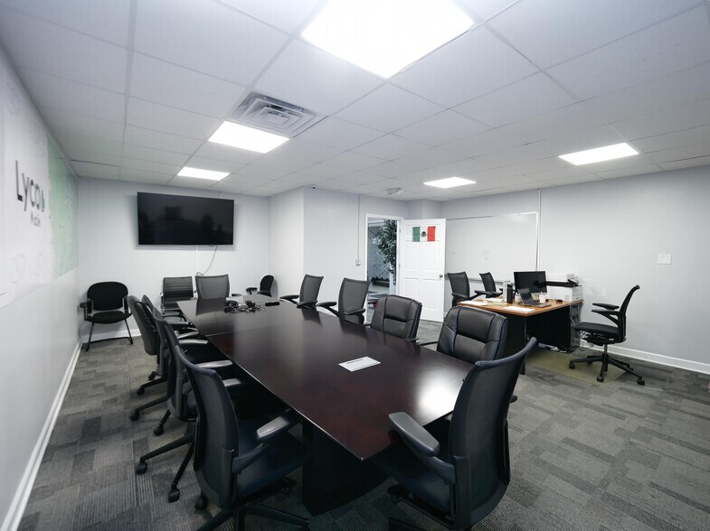 More Photos Of 7300 N Cicero Ave, Lincolnwood Loft Creative Space For Sale
