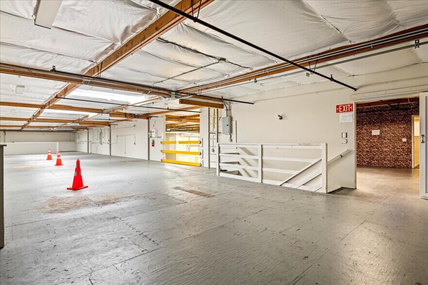 More Photos Of 901 Shasta St, Redwood City Warehouse For Lease
