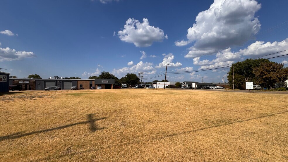 More Photos Of 709 N Cowan Ave, Lewisville Land For Sale