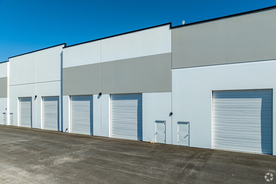 More Photos Of 593-689 N Saratoga Rd, Saratoga Springs Warehouse For Lease