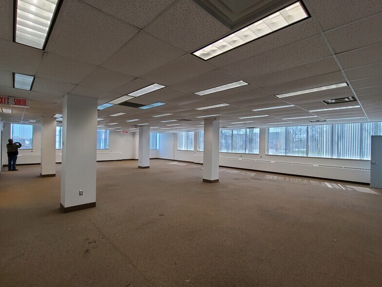 More Photos Of 310 Simcoe St S, Oshawa Office For Lease