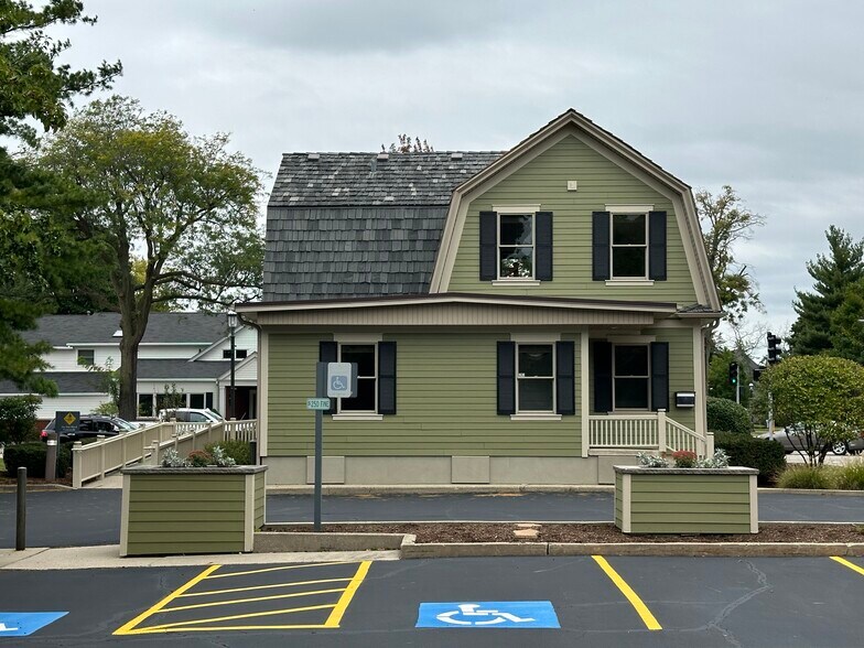 More Photos Of 501 W Main St, West Dundee Storefront Retail Office For Lease