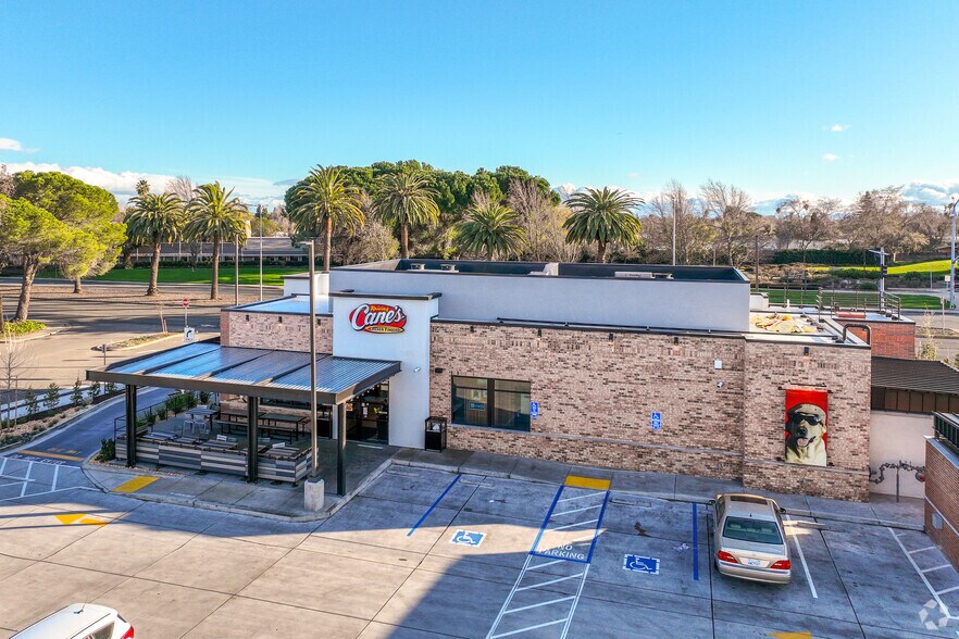Primary Photo Of 1360 Travis Blvd, Fairfield Fast Food For Sale