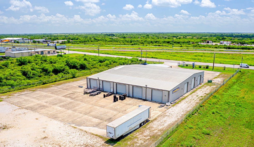 Primary Photo Of 9007 N US Hwy 59, Victoria Warehouse For Sale