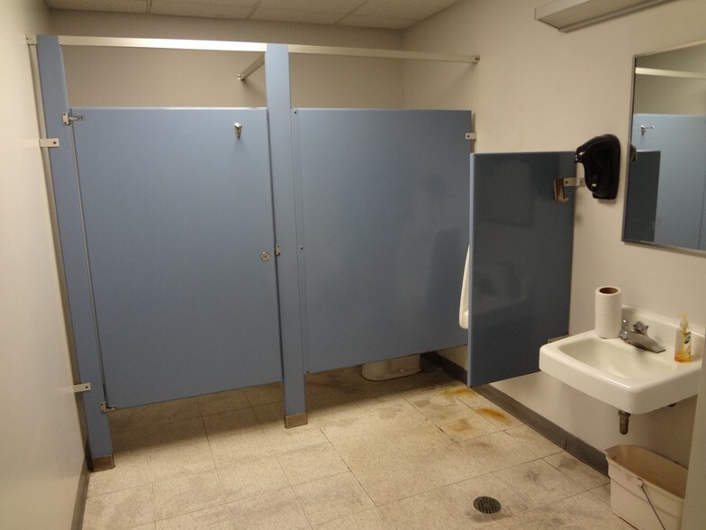 More Photos Of 222 W 6th St, Junction City Office For Sale