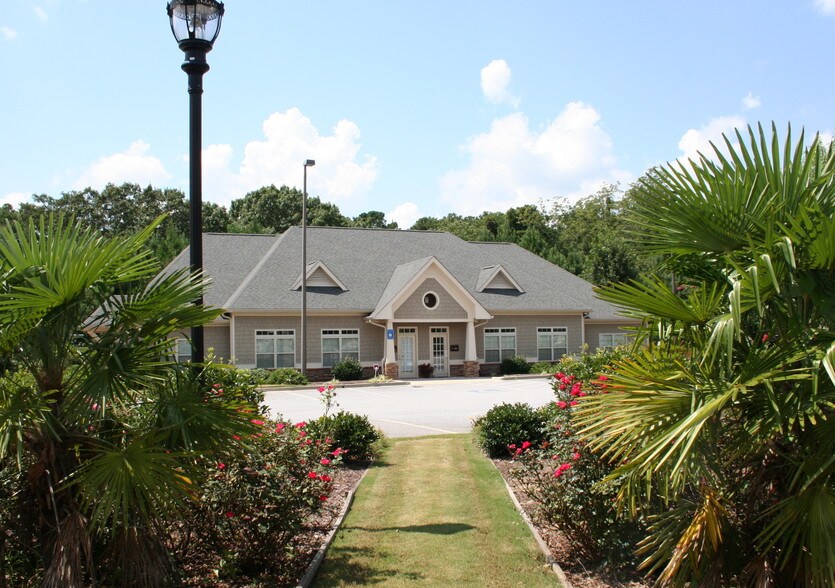 More Photos Of 4910 Old Jonesboro Rd, Union City Office For Lease
