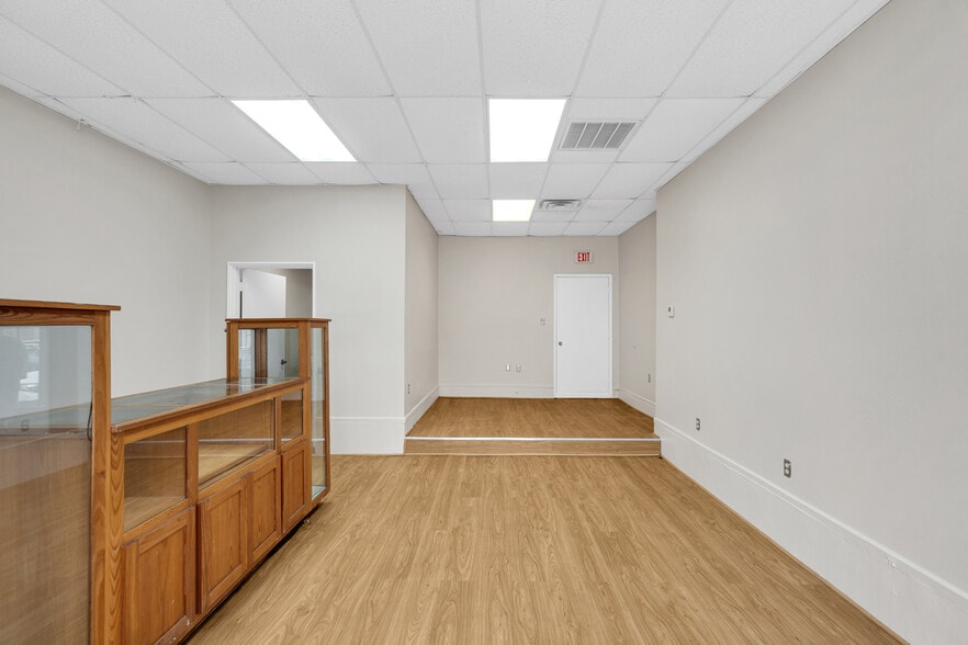 More Photos Of 2514-2518 Bayou Rd, New Orleans Convenience Store For Lease