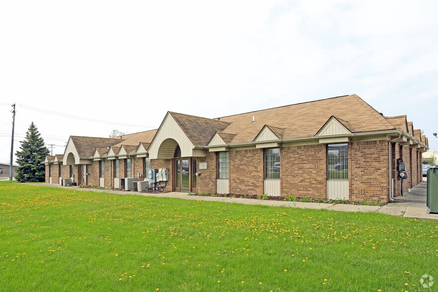 More Photos Of 1975 E Maple Rd, Troy Office For Lease