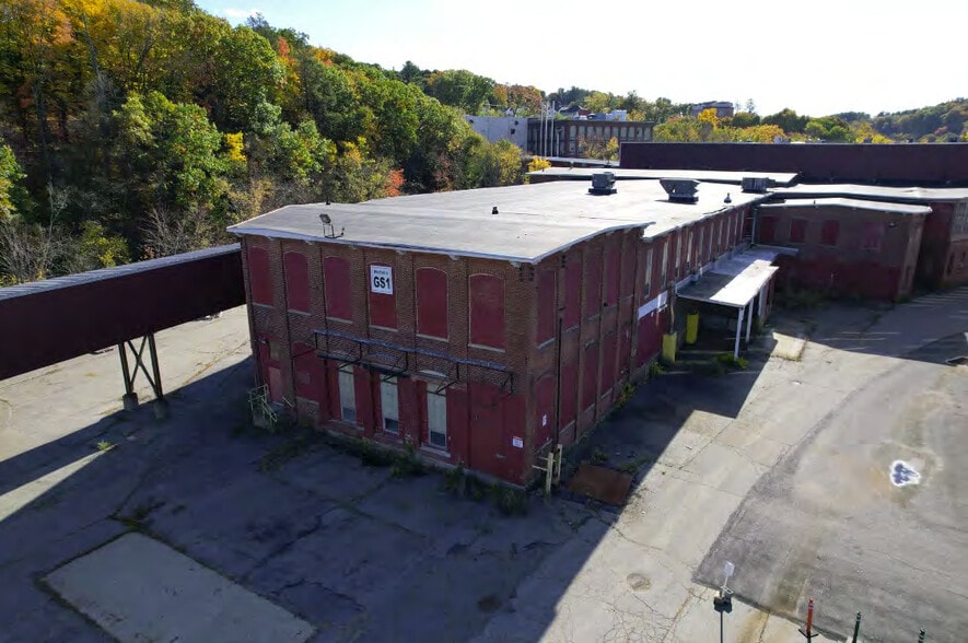 More Photos Of 3R Green St, Clinton Warehouse For Lease
