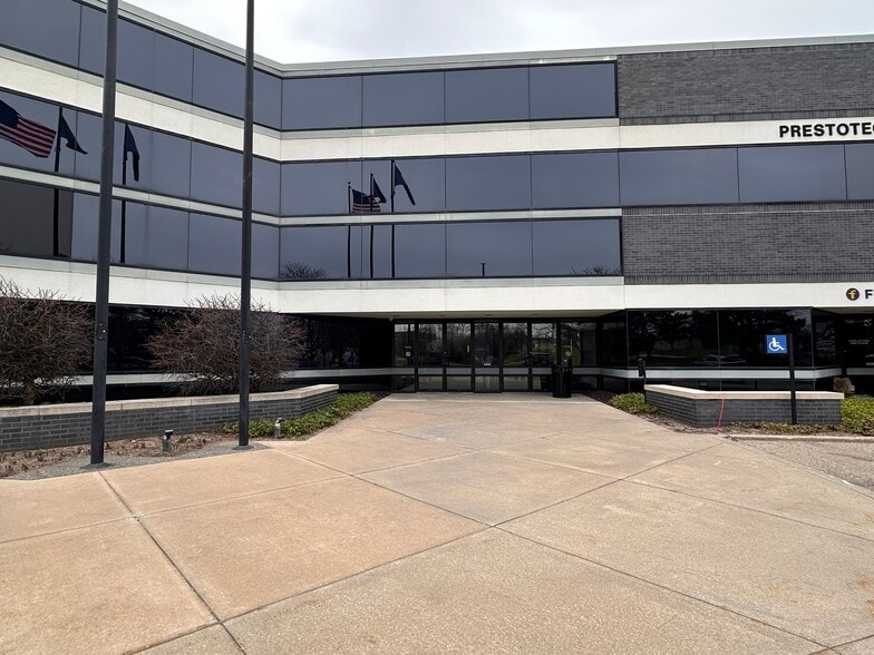More Photos Of 4595 Broadmoor Ave SE, Grand Rapids Light Manufacturing For Lease