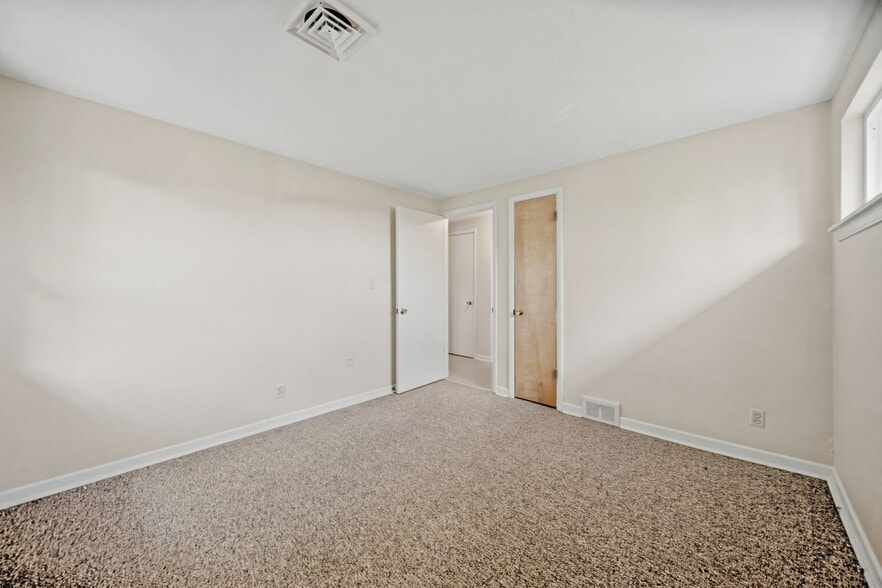 More Photos Of 2533 Sheridan Dr, Tonawanda Office For Sale
