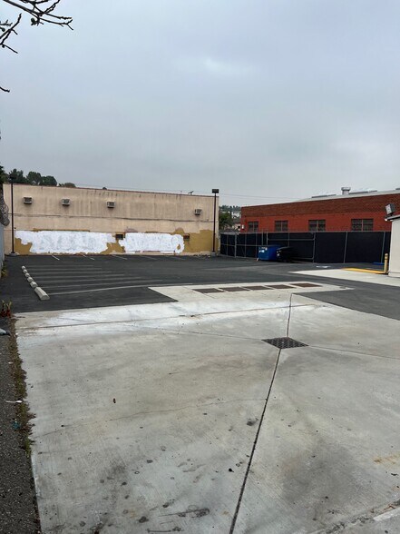 More Photos Of 4442 York Blvd, Los Angeles Auto Dealership For Lease