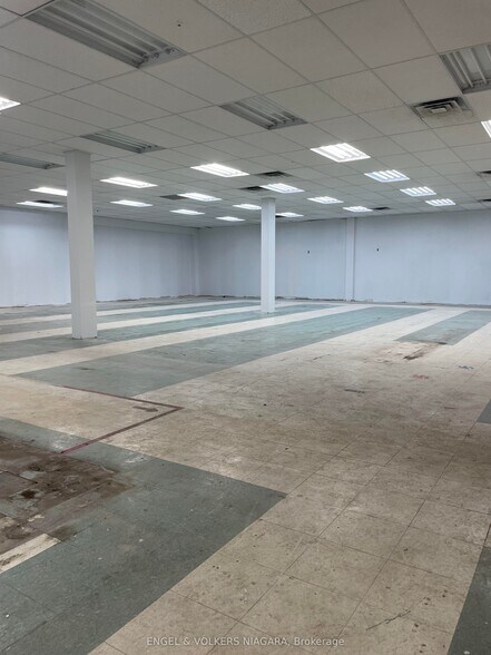 More Photos Of 2895 Saint Paul Ave, Niagara Falls General Retail For Lease