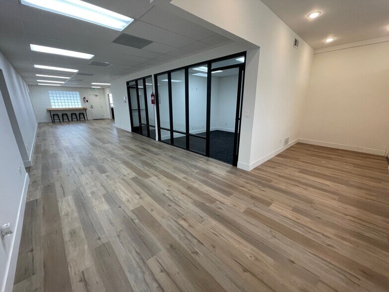 More Photos Of 3212-3214 W Burbank Blvd, Burbank Office For Sale