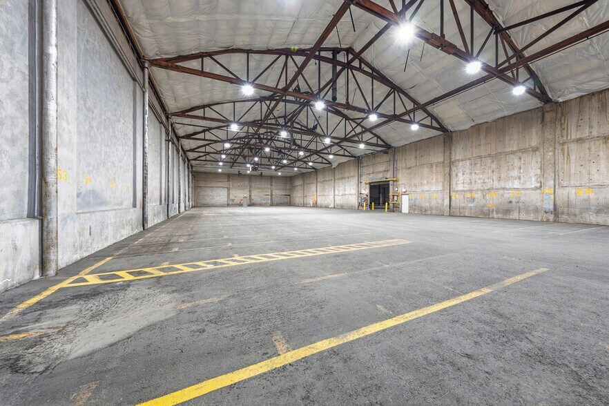 More Photos Of 715 S Grape St, Medford Warehouse For Sale