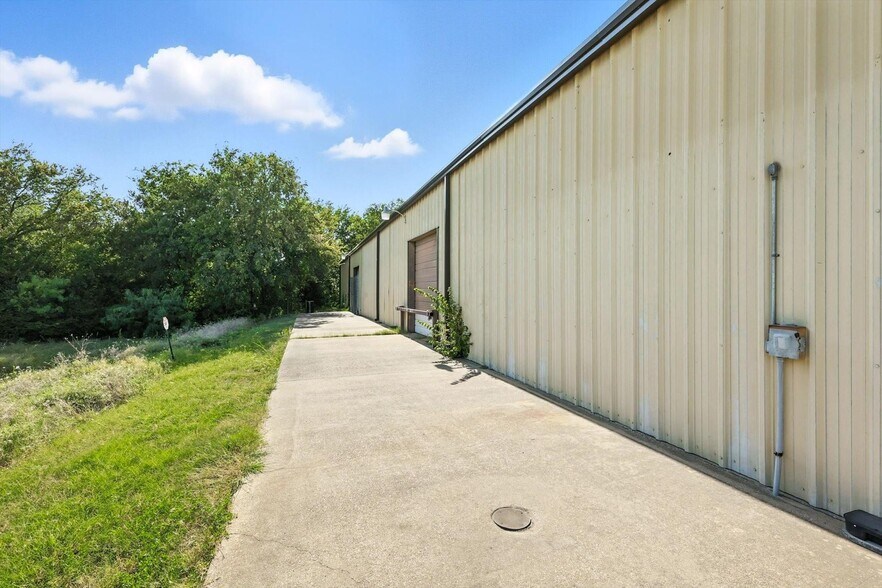 More Photos Of 3000 E Loop 820 S, Fort Worth Warehouse For Sale