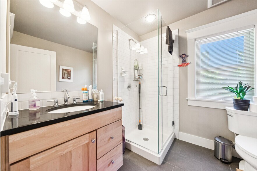 More Photos Of 2520 SE Madison St, Portland Apartments For Sale