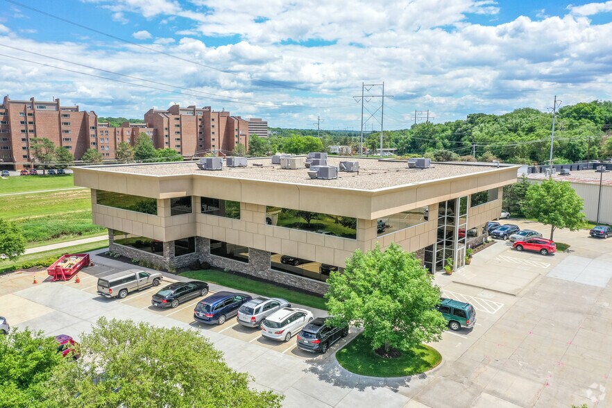 More Photos Of 1005 S 107th Ave, Omaha Loft Creative Space For Lease