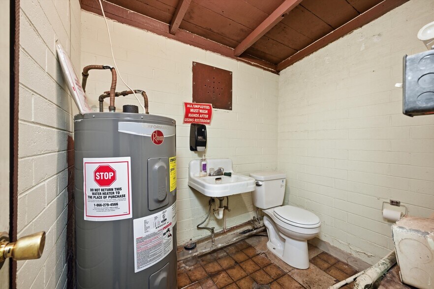 More Photos Of 3794 CA-20, Nice General Retail For Sale