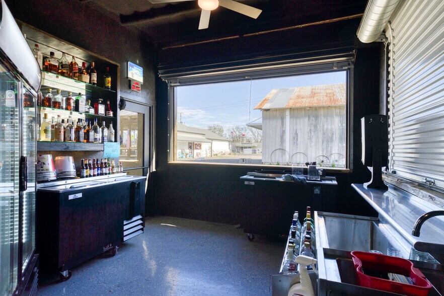 More Photos Of 710 S May St, Madisonville General Retail For Sale
