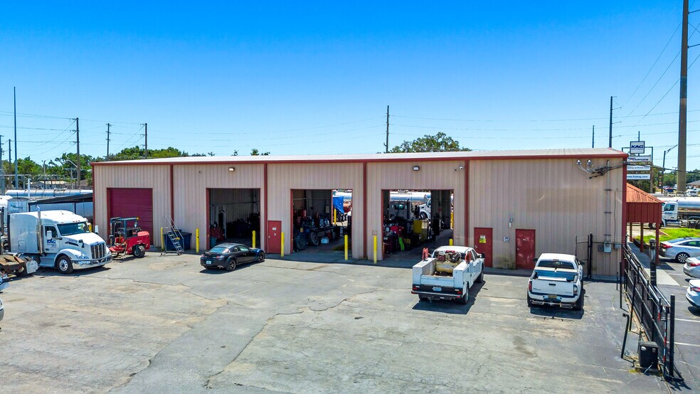 More Photos Of 2740 Combee Rd, Lakeland Truck Terminal For Lease