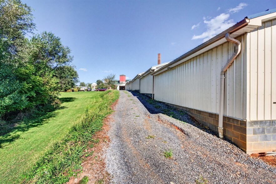 More Photos Of 211 Tannery Rd, Luray Warehouse For Sale