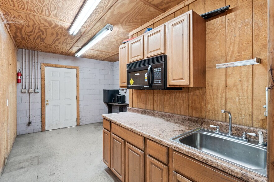 More Photos Of 101 Watering St, Tabor City Flex For Sale