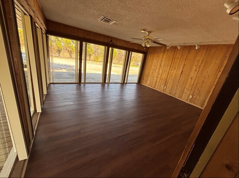 More Photos Of 29768 Bulverde Ln, Bulverde Storefront Retail Office For Lease