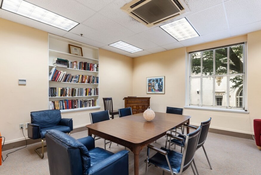 More Photos Of 422 E Franklin St, Richmond Office For Sale