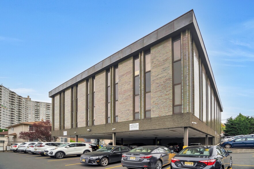 More Photos Of 1625 Anderson Ave, Fort Lee Medical For Lease