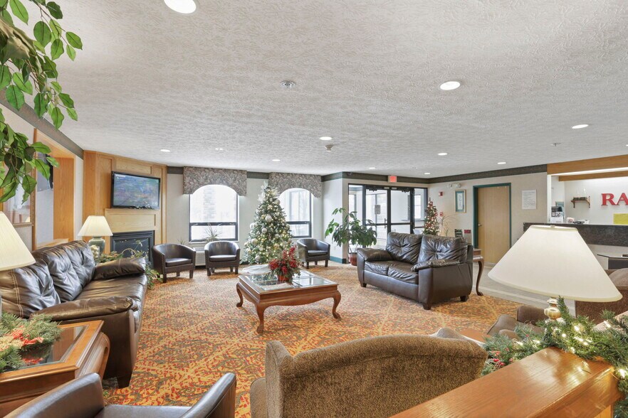 More Photos Of 509 S Wooster Ave, Strasburg Hotel For Sale