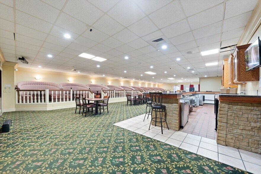 More Photos Of 1530 Cleveland Rd, Sandusky Hotel For Sale