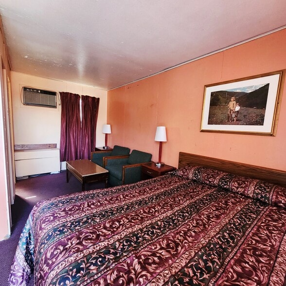 More Photos Of 1507 W Oakland Ave, Austin Hotel For Sale