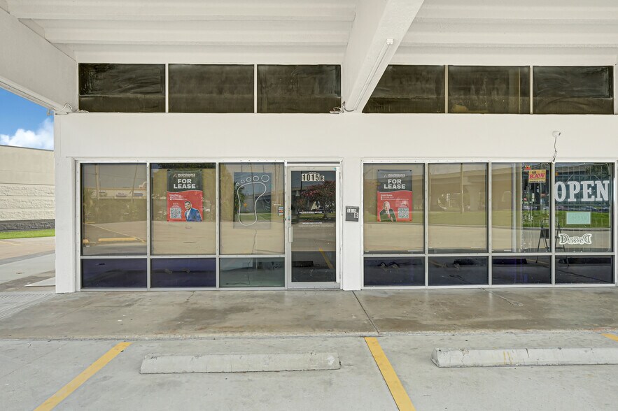 More Photos Of 1009 NASA Road 1, Webster Storefront Retail Office For Lease