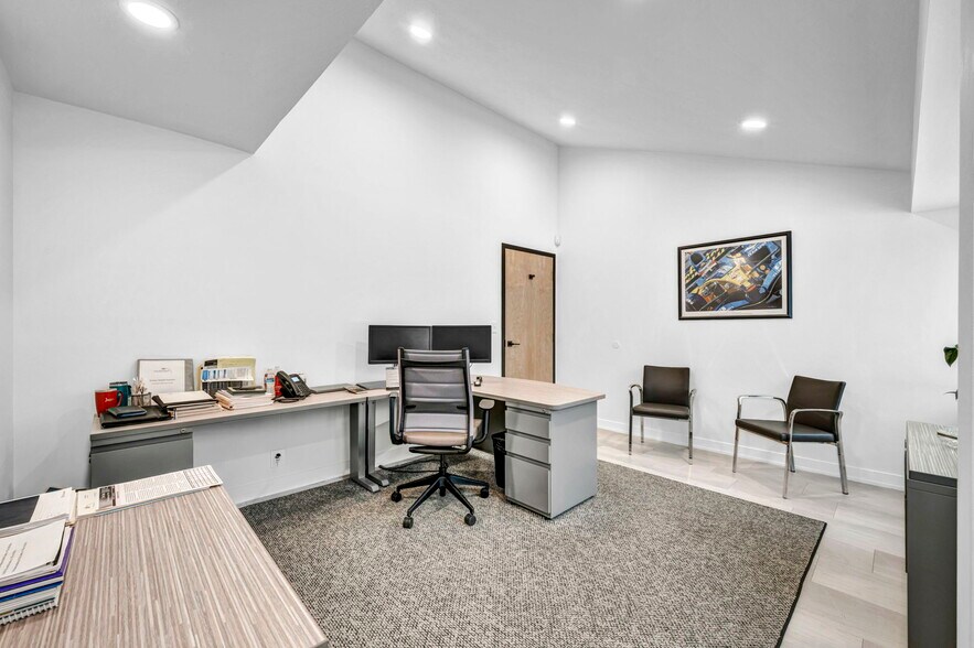 More Photos Of 1929 E Royalton Rd, Broadview Heights Office For Lease