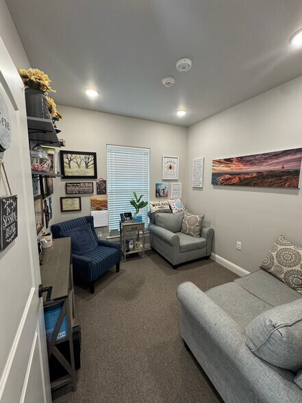 More Photos Of 105 Canyon Lake Cir, Lumberton Office For Sale