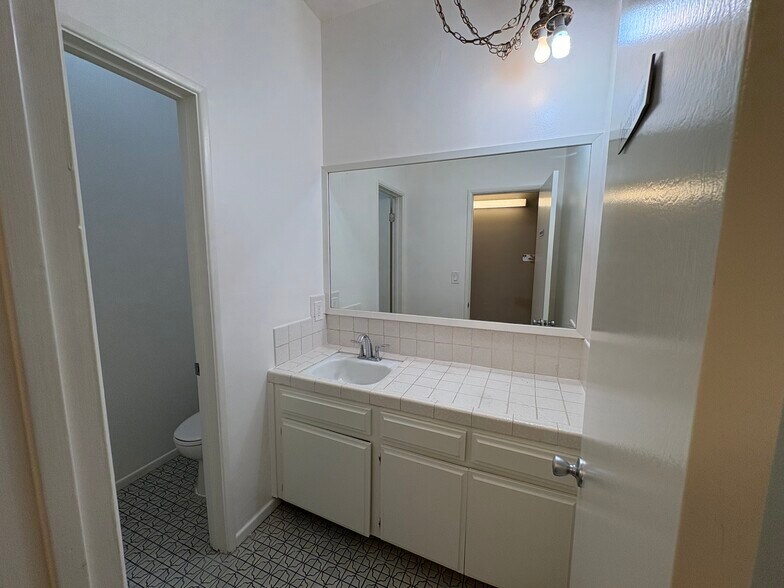 More Photos Of 11949 Jefferson Blvd, Culver City Office For Lease