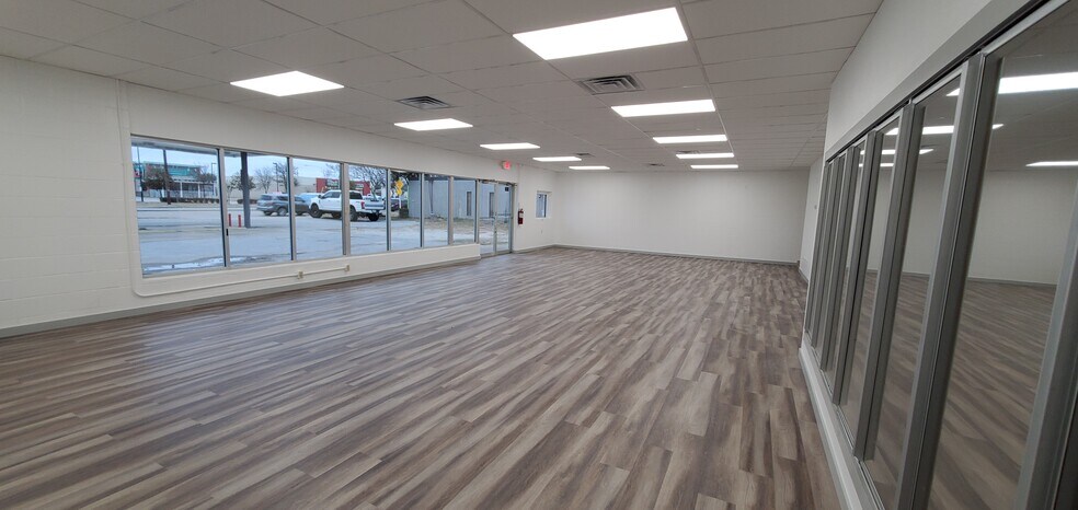 More Photos Of 718 E Main St, Allen Freestanding For Lease