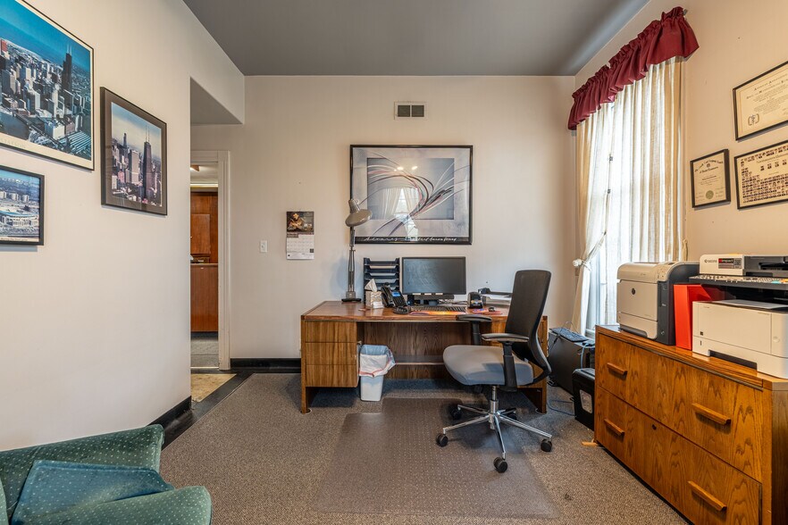 More Photos Of 430 W Stephenson St, Freeport Office For Sale