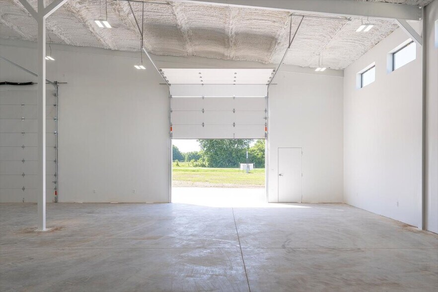 More Photos Of 9020 State Highway 21, Trenton Unknown For Lease