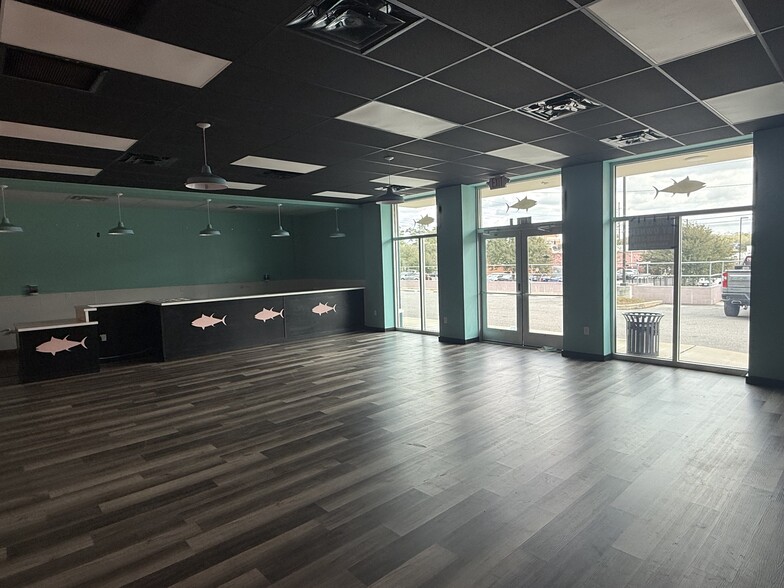 More Photos Of 5803 Old Shell Rd, Mobile Storefront For Lease