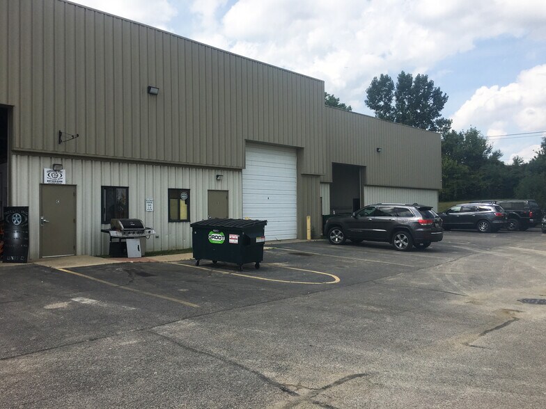 More Photos Of 1820 Production Dr, St Charles Manufacturing For Lease