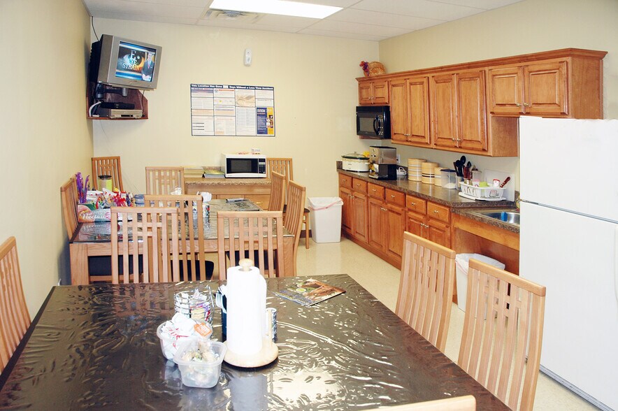 More Photos Of 375 Commerce St, Southlake Warehouse For Lease