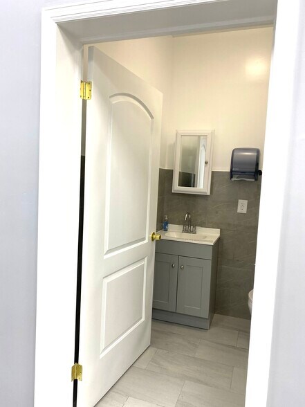 More Photos Of 153-33 Rockaway Blvd, Jamaica Office For Sale