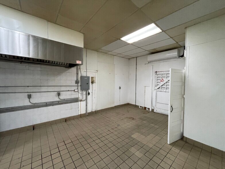 More Photos Of 133 N Main St, Lake Elsinore Storefront For Sale