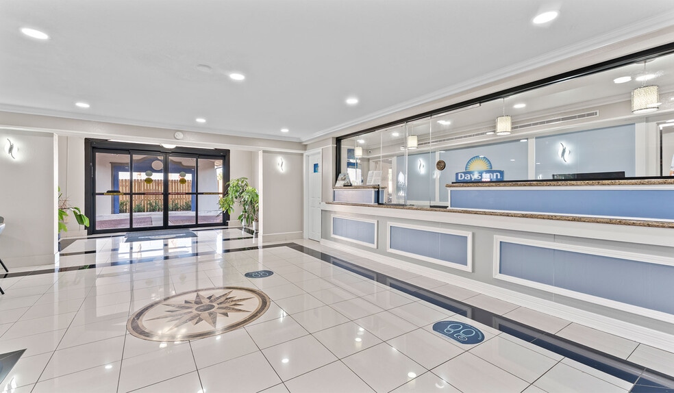 More Photos Of 11002 Northwest Fwy, Houston Hotel For Sale
