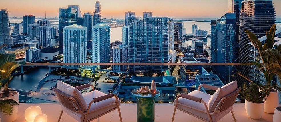 More Photos Of 115 SW 8th St, Miami Restaurant For Sale