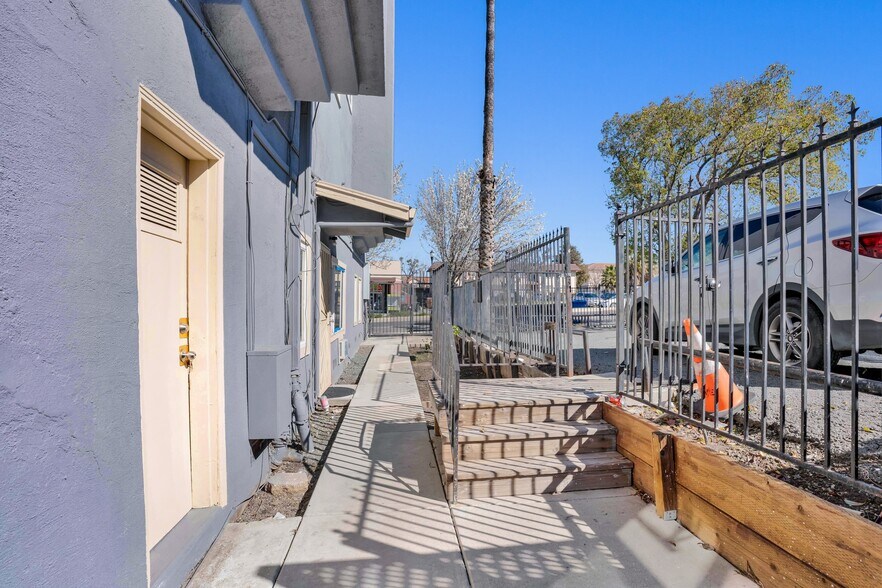 More Photos Of 25-45 W 10th St, Pittsburg Apartments For Sale