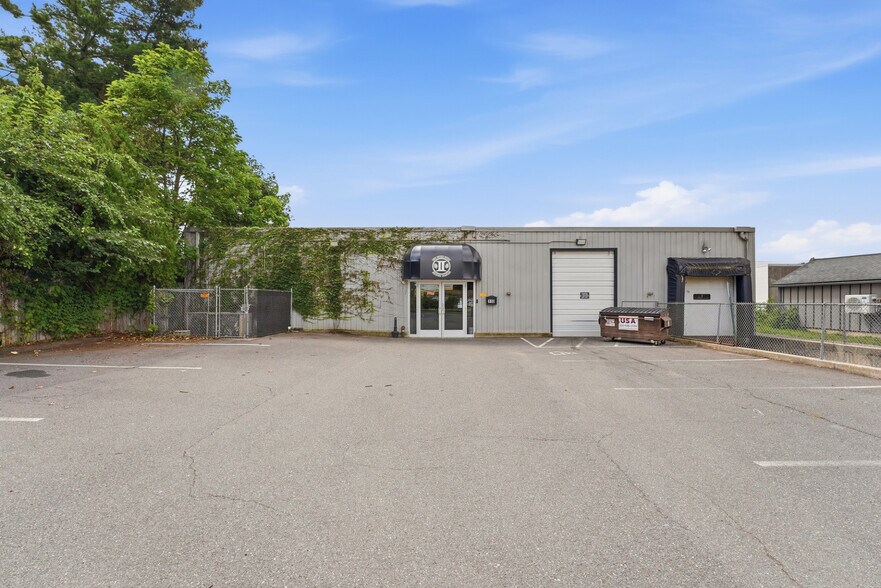 Primary Photo Of 89 Baldwin St, West Springfield Manufacturing For Sale